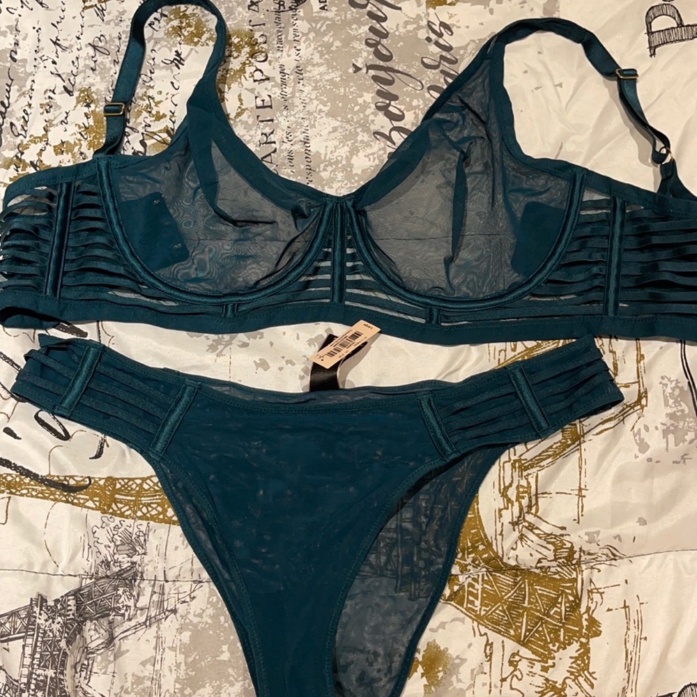Victoria Secret NWT L size panty and no tags bra